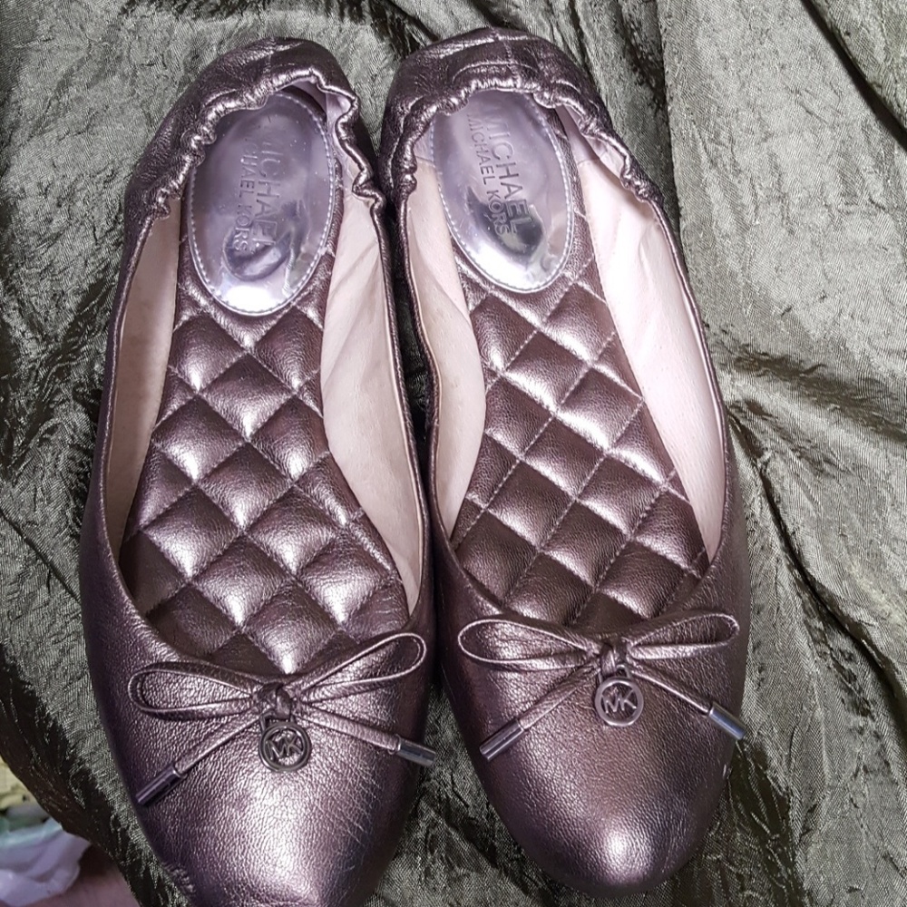 MK Metallic, greenish Gold color) Flats :sz 8 1/2